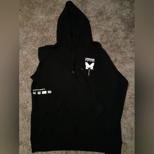 This is a 42-44 large black hoodie from No Boundaries.